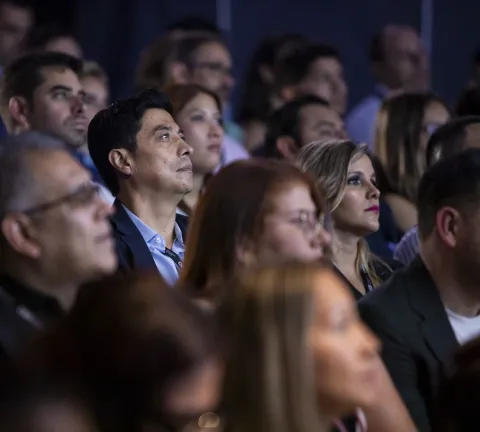 Público en el Alumni Welcome Experince 2025