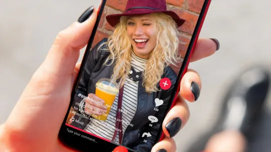 Card Informe RRSS 2024