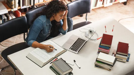 Ayudas al estudio PFU y Colombia Ayudas al estudio PFU y Colombia